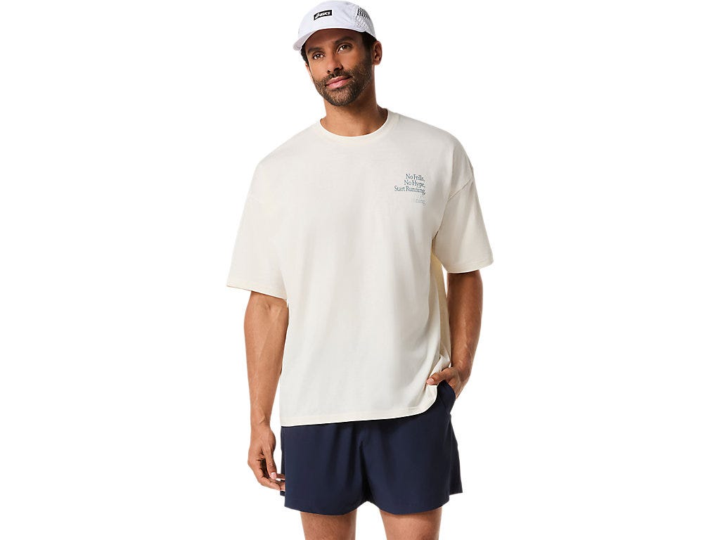 RUNNER MESSAGE GRAPHIC TEE - Cream